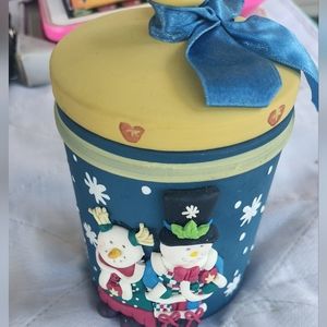 House of Lloyd Freezeman Crock Candle Christmas Decor